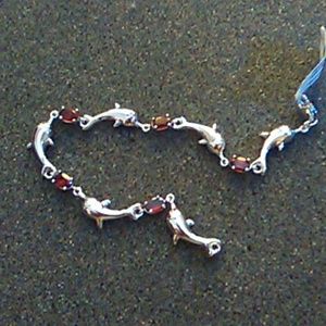 Bracelet size 7 - Sterling silver w/garnets